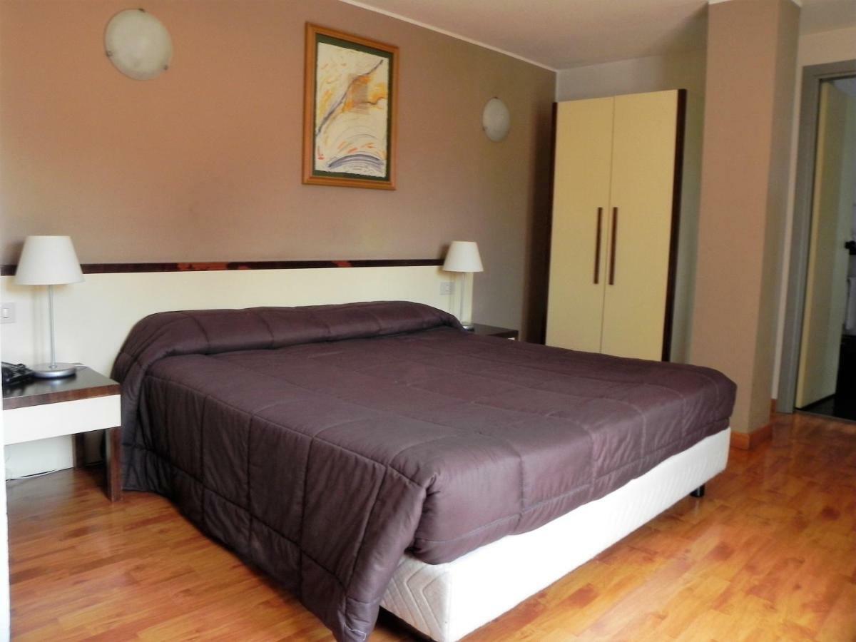 Ibis Styles Palermo Cristal Hotell Exteriör bild